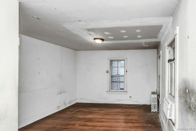 101 Emerson Avenue, Floral Park, NY 11001