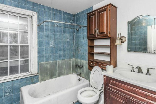 101 Emerson Avenue, Floral Park, NY 11001