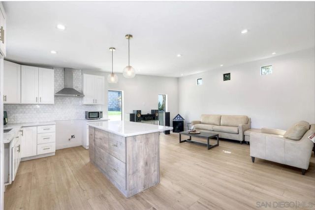 2240 Hartford St., San Diego, CA 92110