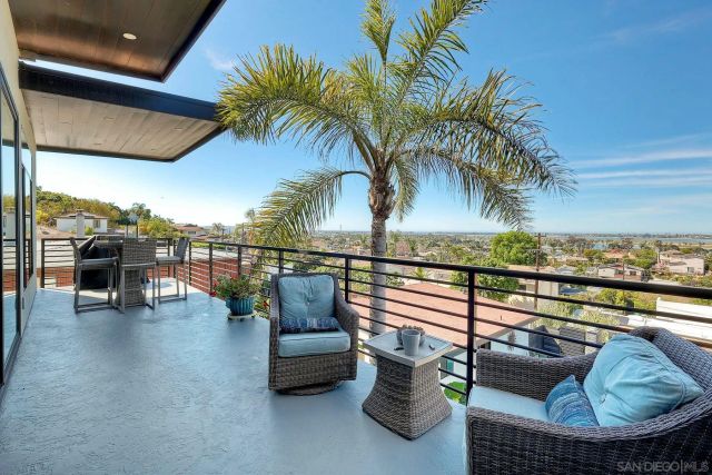 2240 Hartford St., San Diego, CA 92110