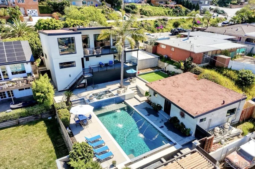 2240 Hartford St., San Diego, CA 92110