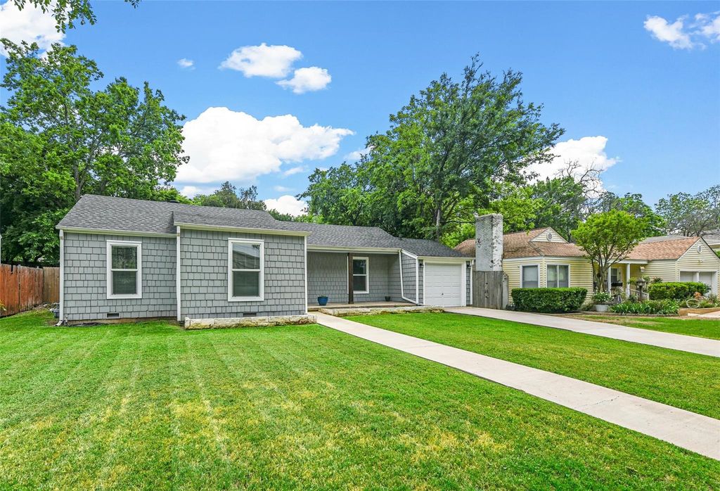 6209 Calmont Avenue, Fort Worth, TX 76116