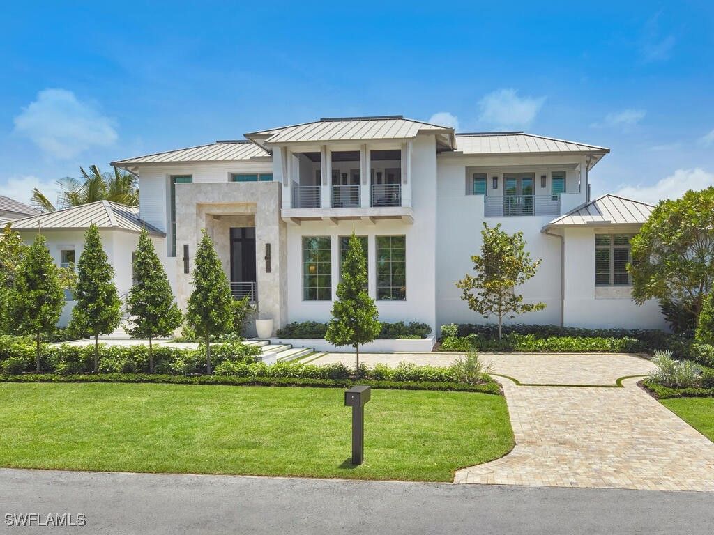 2075 Gordon DR E, Naples, FL 34102