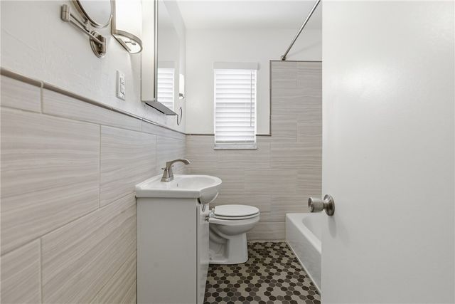 4952 McAnulty Rd, Whitehall, PA 15236