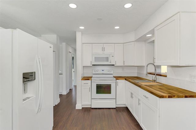 3774 WAKE AVENUE, Sarasota, FL 34240