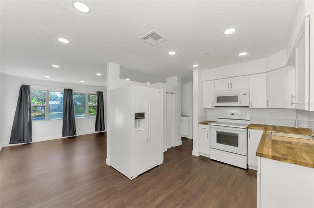 3774 WAKE AVENUE, Sarasota, FL 34240