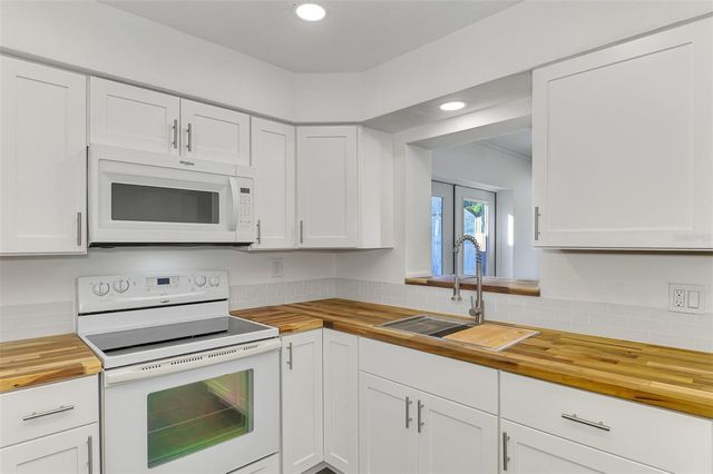 3774 WAKE AVENUE, Sarasota, FL 34240