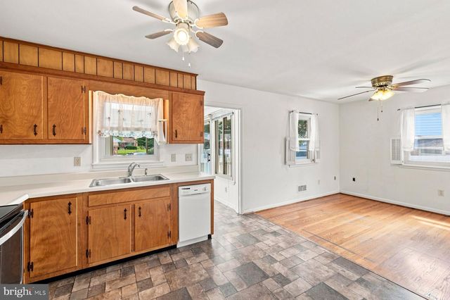802 YOUNG PL, Frederick, MD 21702