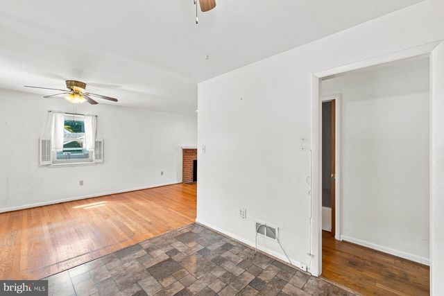802 YOUNG PL, Frederick, MD 21702