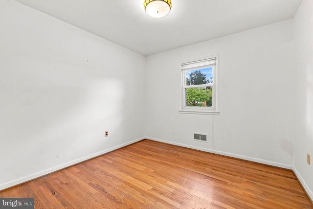 802 YOUNG PL, Frederick, MD 21702