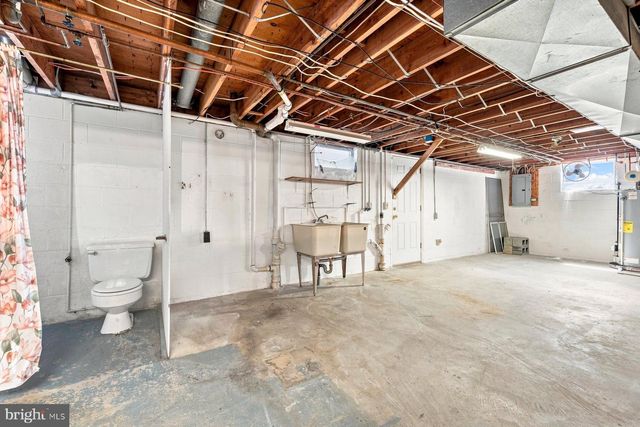 802 YOUNG PL, Frederick, MD 21702