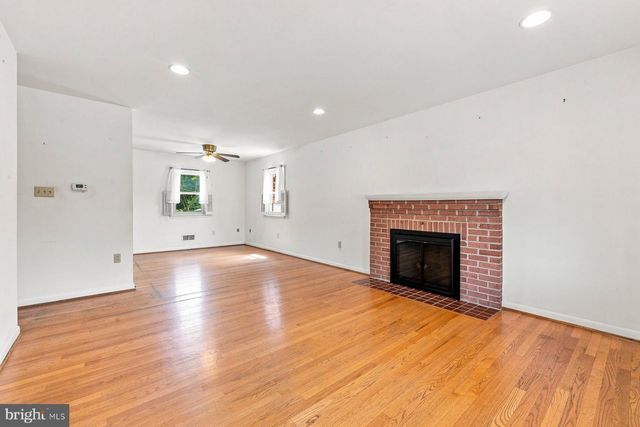 802 YOUNG PL, Frederick, MD 21702