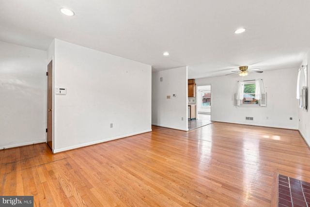 802 YOUNG PL, Frederick, MD 21702