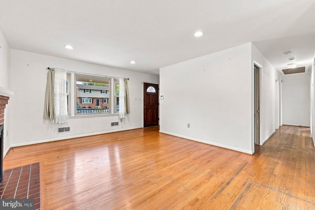 802 YOUNG PL, Frederick, MD 21702