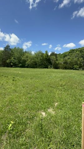 4050 Summit Dr, Greenbrier, TN 37073