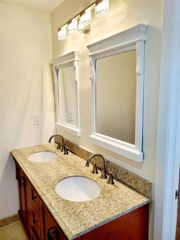 7953 Ridgeview Drive, Houston, TX 77055