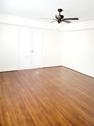 7953 Ridgeview Drive, Houston, TX 77055