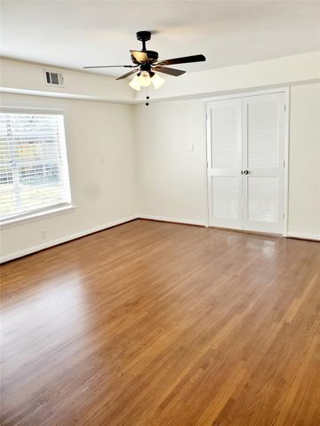 7953 Ridgeview Drive, Houston, TX 77055