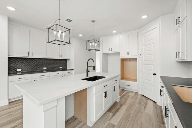 525 Buckaroo DR, Georgetown, TX 78633