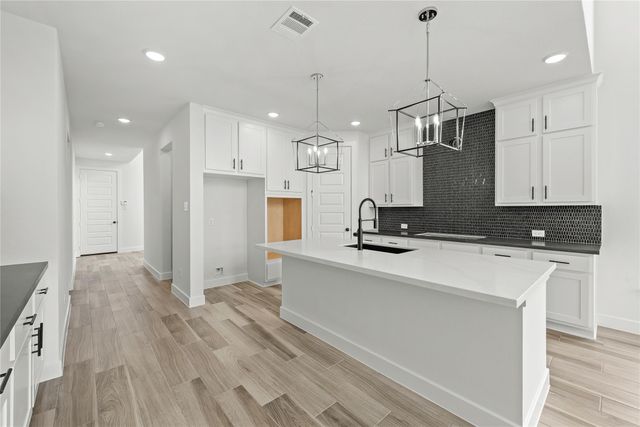 525 Buckaroo DR, Georgetown, TX 78633
