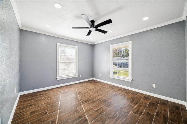 1900 Oregon Street, Baytown, TX 77520