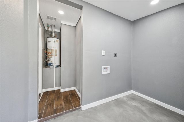 1900 Oregon Street, Baytown, TX 77520