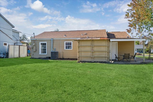 1900 Oregon Street, Baytown, TX 77520