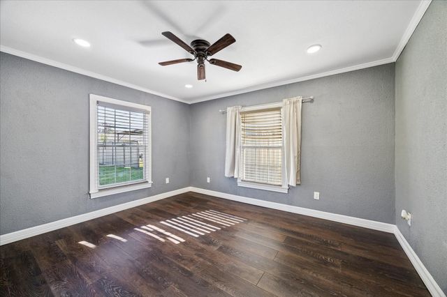 1900 Oregon Street, Baytown, TX 77520