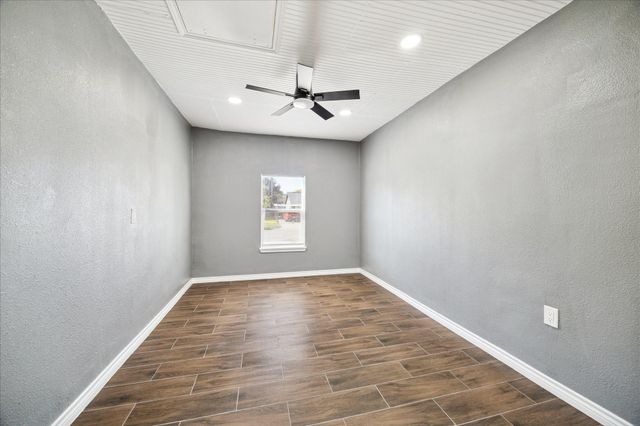 1900 Oregon Street, Baytown, TX 77520