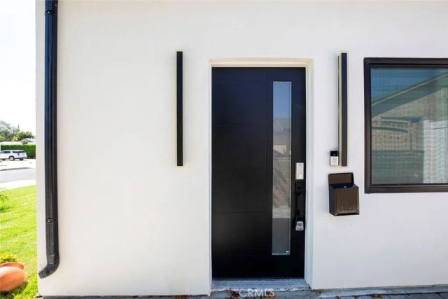 9823 Odessa, North Hills, CA 91343