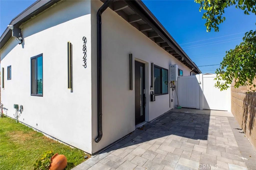 9823 Odessa, North Hills, CA 91343