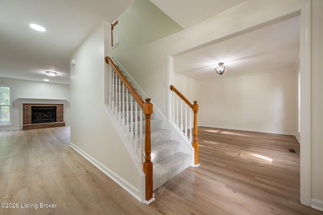 4306 Stone Glen Rd, Louisville, KY 40241