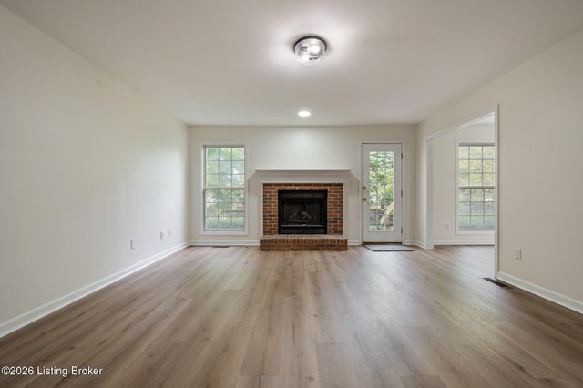 4306 Stone Glen Rd, Louisville, KY 40241