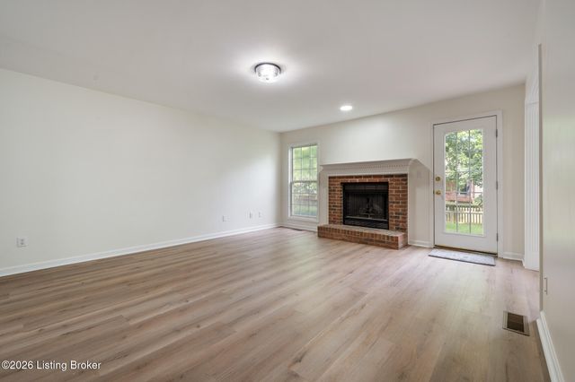 4306 Stone Glen Rd, Louisville, KY 40241