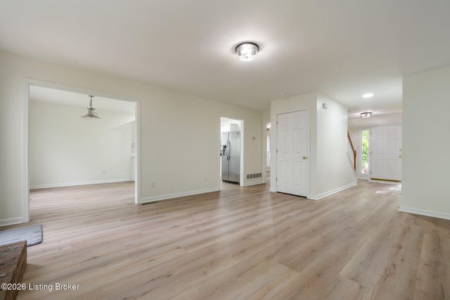 4306 Stone Glen Rd, Louisville, KY 40241