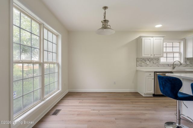 4306 Stone Glen Rd, Louisville, KY 40241