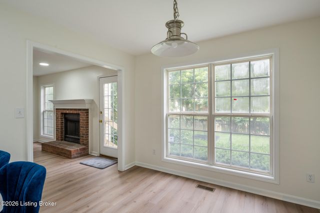 4306 Stone Glen Rd, Louisville, KY 40241