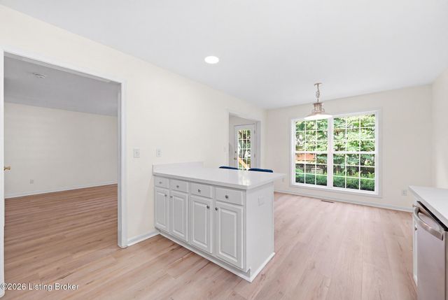 4306 Stone Glen Rd, Louisville, KY 40241