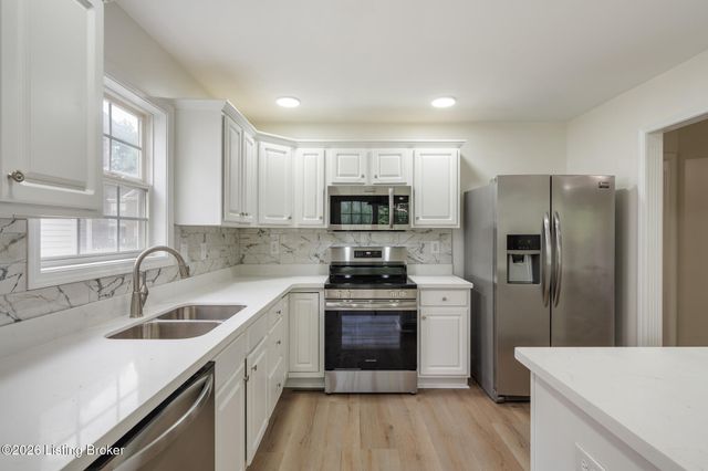 4306 Stone Glen Rd, Louisville, KY 40241