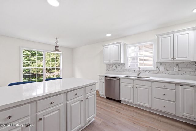 4306 Stone Glen Rd, Louisville, KY 40241
