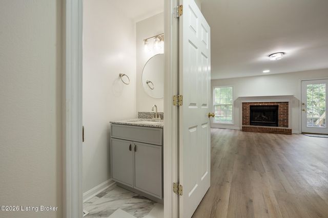 4306 Stone Glen Rd, Louisville, KY 40241