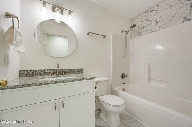 4306 Stone Glen Rd, Louisville, KY 40241
