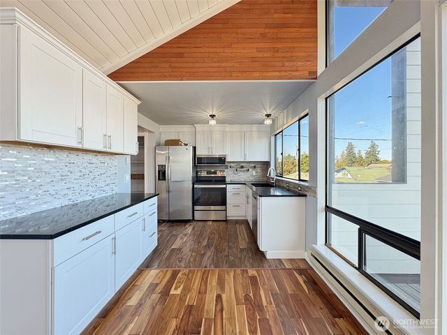 429 E Whidby Avenue, Port Angeles, WA 98362