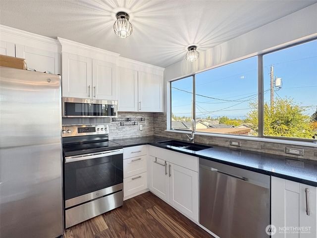 429 E Whidby Avenue, Port Angeles, WA 98362