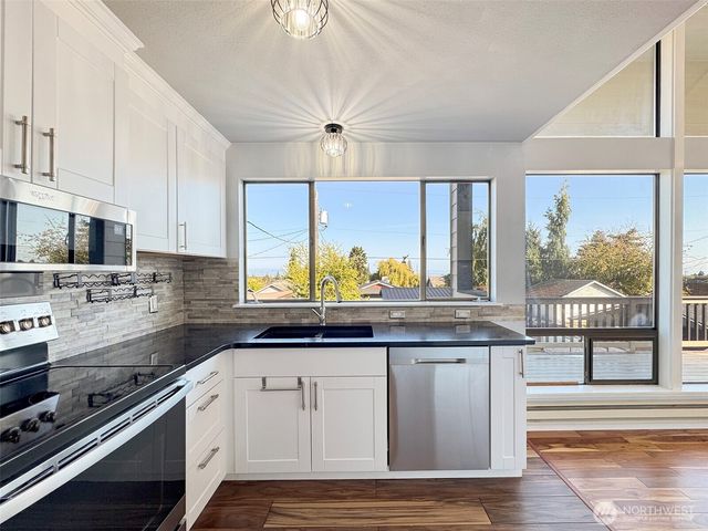 429 E Whidby Avenue, Port Angeles, WA 98362