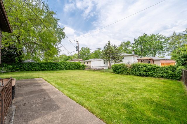 1722 W Pheasant Trail, Mount Prospect, IL 60056