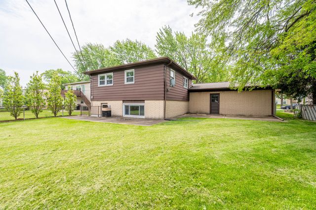 1722 W Pheasant Trail, Mount Prospect, IL 60056