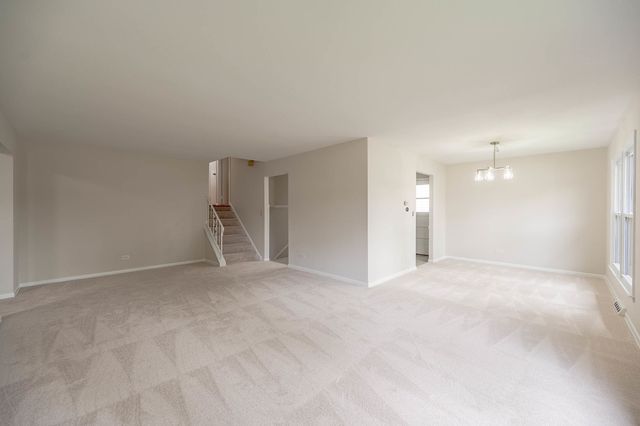 1722 W Pheasant Trail, Mount Prospect, IL 60056