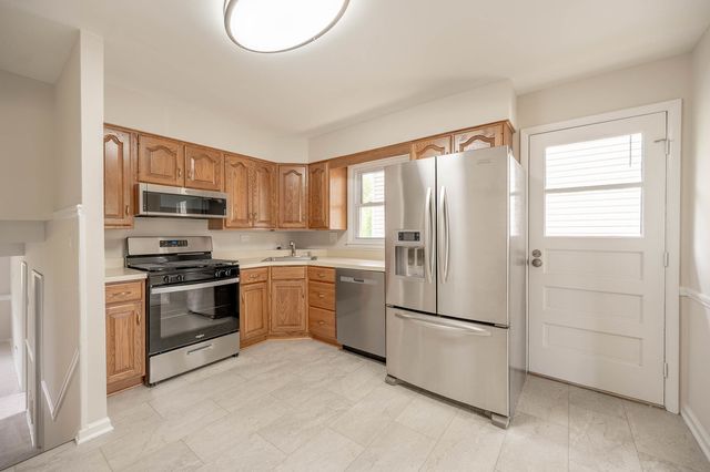 1722 W Pheasant Trail, Mount Prospect, IL 60056