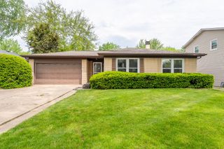 1722 W Pheasant Trail, Mount Prospect, IL 60056